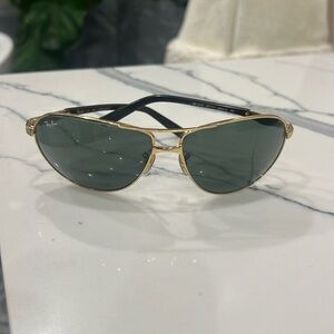 Beautiful Ray Ban sunglasses, used , no scratches